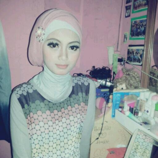 derasilni's profile picture. get engaged :)