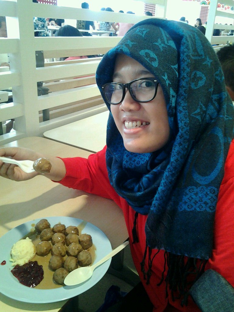 Newbie enterpreneur |kitchen soldier | Lovely wife | Owner Madly Cake & Cookies | always pray to becoming mom #srudukfollow
