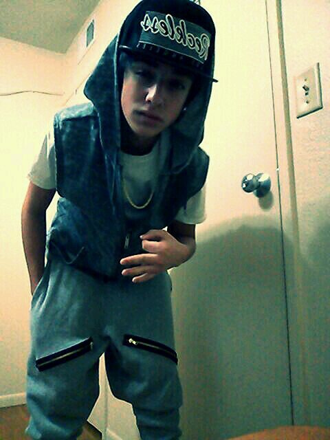 Jose Estrada... Richard is my bro... SINGLE..