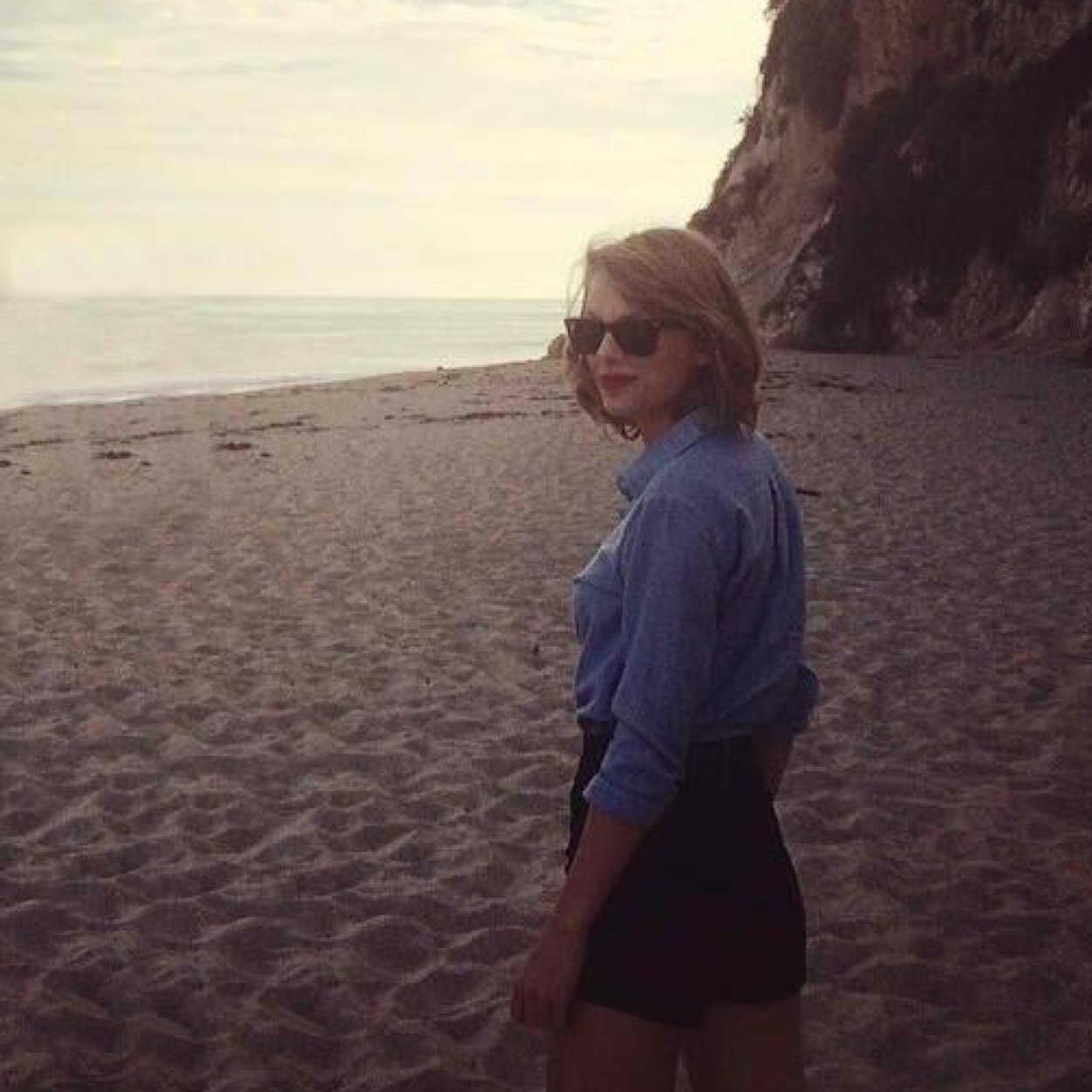 I'm following you because I think you are an amazing Swiftie :) This is a free follow! Don't follow this account back. Follow @xlovingswift if you want to :)