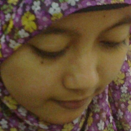 menunggu untuk mempantaskan diri bersama  indahnya senja untuk istimewanya jingga :)