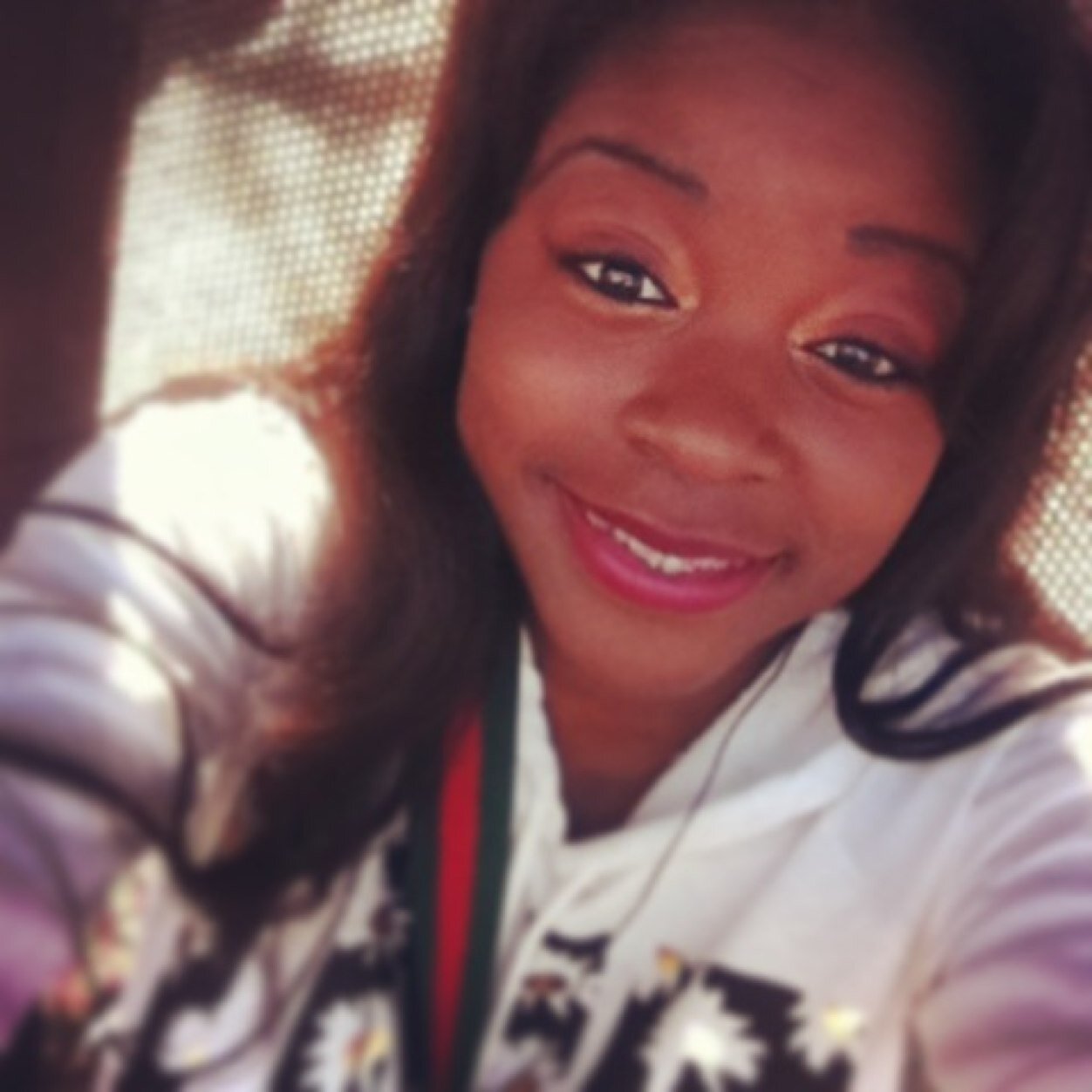 Follow me N ill follow back 
Insta @lovequeen15 ❤
Beautiful is what we are so don't be a  follow