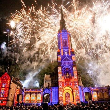 Domremy_Show's profile picture. Spectacle Monumental
Jeanne d’Arc à la Basilique du Bois Chenu  /  Domremy la Pucelle - Vosges - Lorraine - France
4 -5 -6 -9 -11 -12- 13 JUILLET 2014