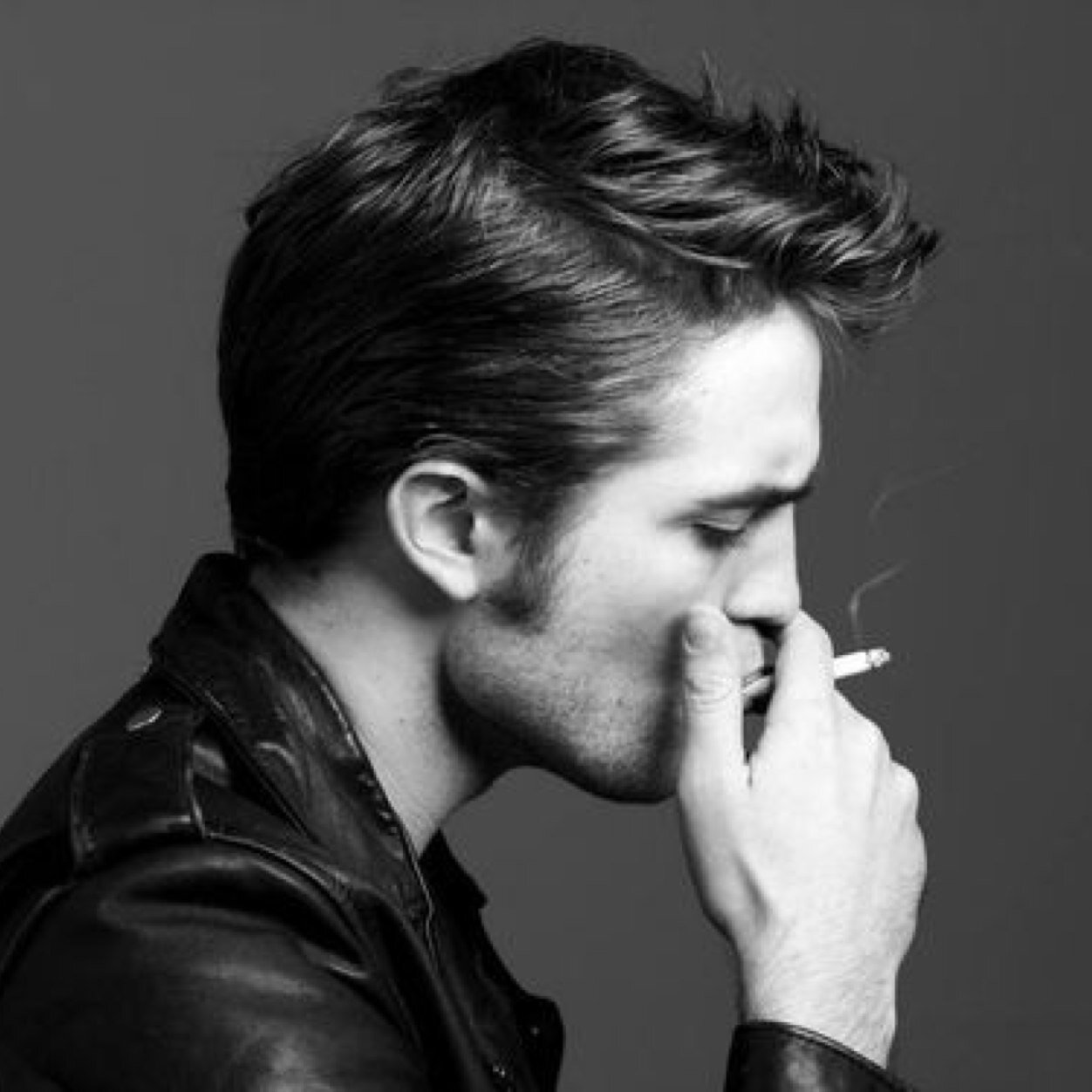 Actor modelo productor y cantante! Hombre perfecto que mas necesitas? Mi princesa @ltsmeieightcn y mi pequeño Henry no necesito nada mas!