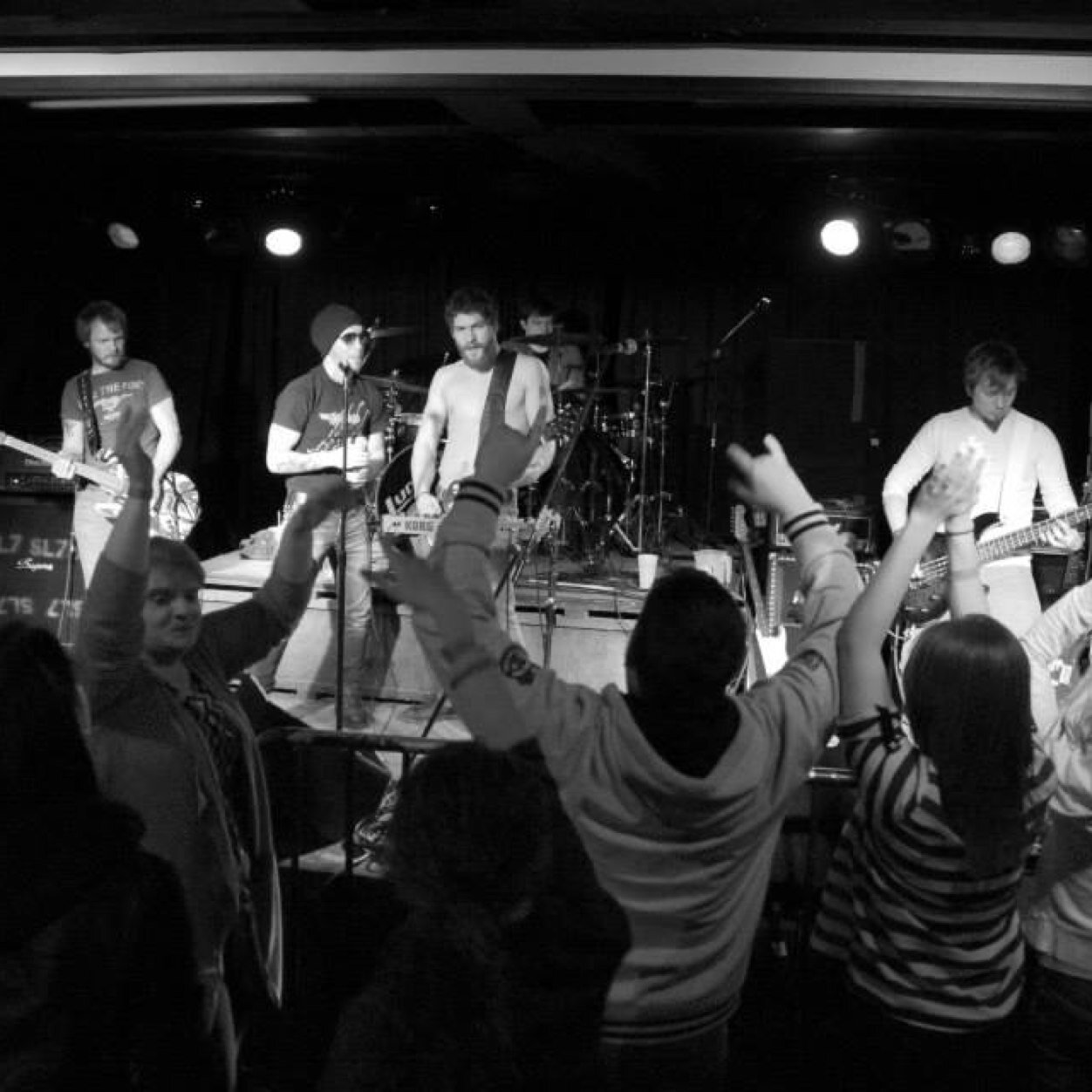 Former Hard Rock band from the #Chicago area. Hear their album, 'This Monstrous Land', on #soundcloud http://t.co/StXmgppWNl. Members @rodsl7 @mattybsl7