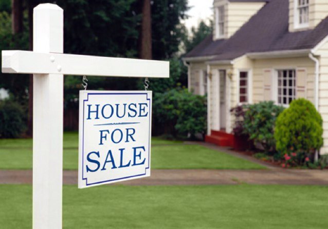 Bay View...Milwaukee's hottest real estate market. A family-friendly, eclectic community located on Milwaukee's south Side just minutes from downtown.