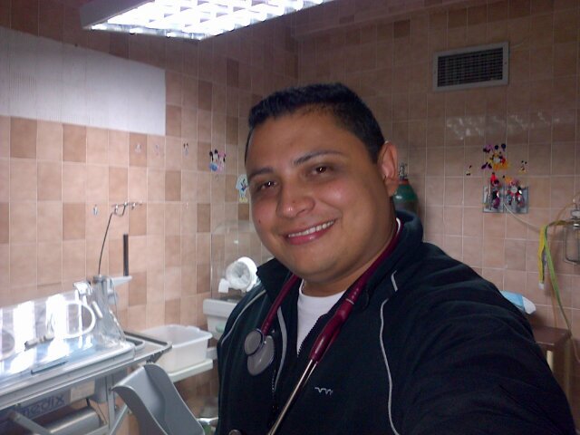Chavista-Revolucionario hasta en la cedula, Padre de Jhadde y Gris Esposo de @vargasyouli  comunicador social, y Médico de esta patria por culpa de Chavez.