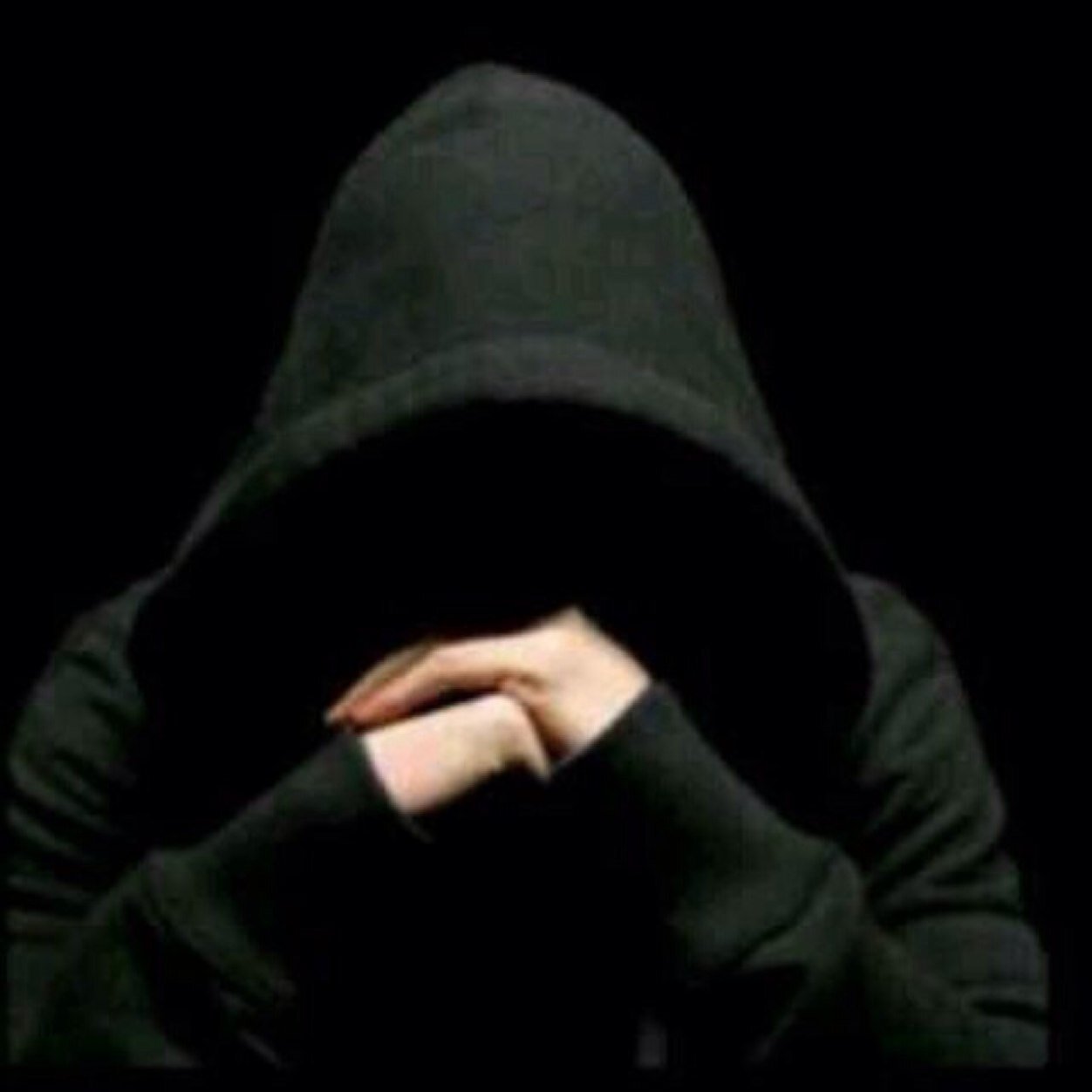 ‏فتَى لا مُبالِي -اكتفى مِن هُراء الحيَاة !♡ ,,abha