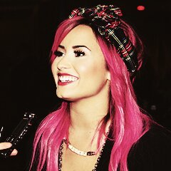 Lovatic, Smiler, Belieber e Direcitoner! 
Segue ? Sigo de volta !
