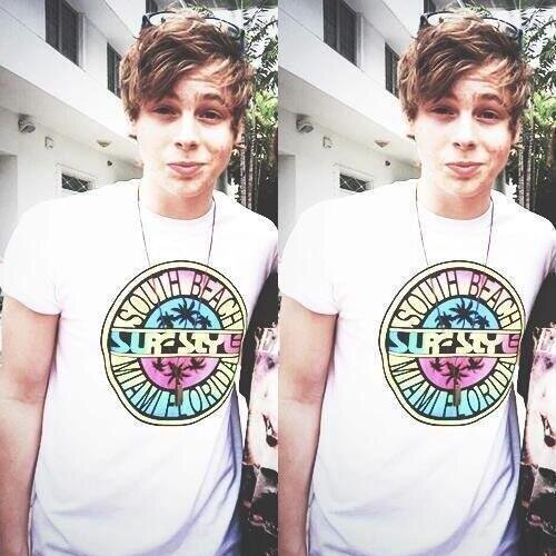 He is in a band. Cuenta de apoyo a Luke Robert Hemmings. Lukey Hemmo. 16 July 1996. @Luke5SOS we love u. @5SOS como forma de vida. [0/4]
