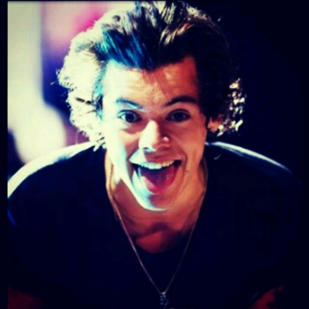 Hey my name is maya i am a directioner i am in lovee with captin hazza {{Harry}} my dream is 1/5 but never gonna hapien ___°