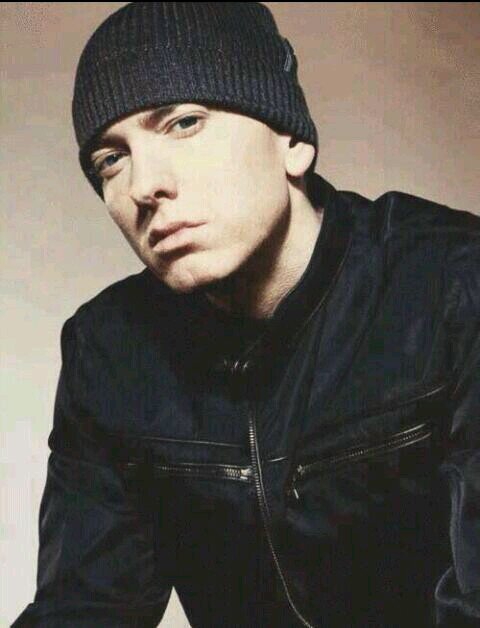 #FemaleStan #TeamShady I fucking love Em ♥ screaming Shady till I die. fuck being normal. Insta; _jolijn