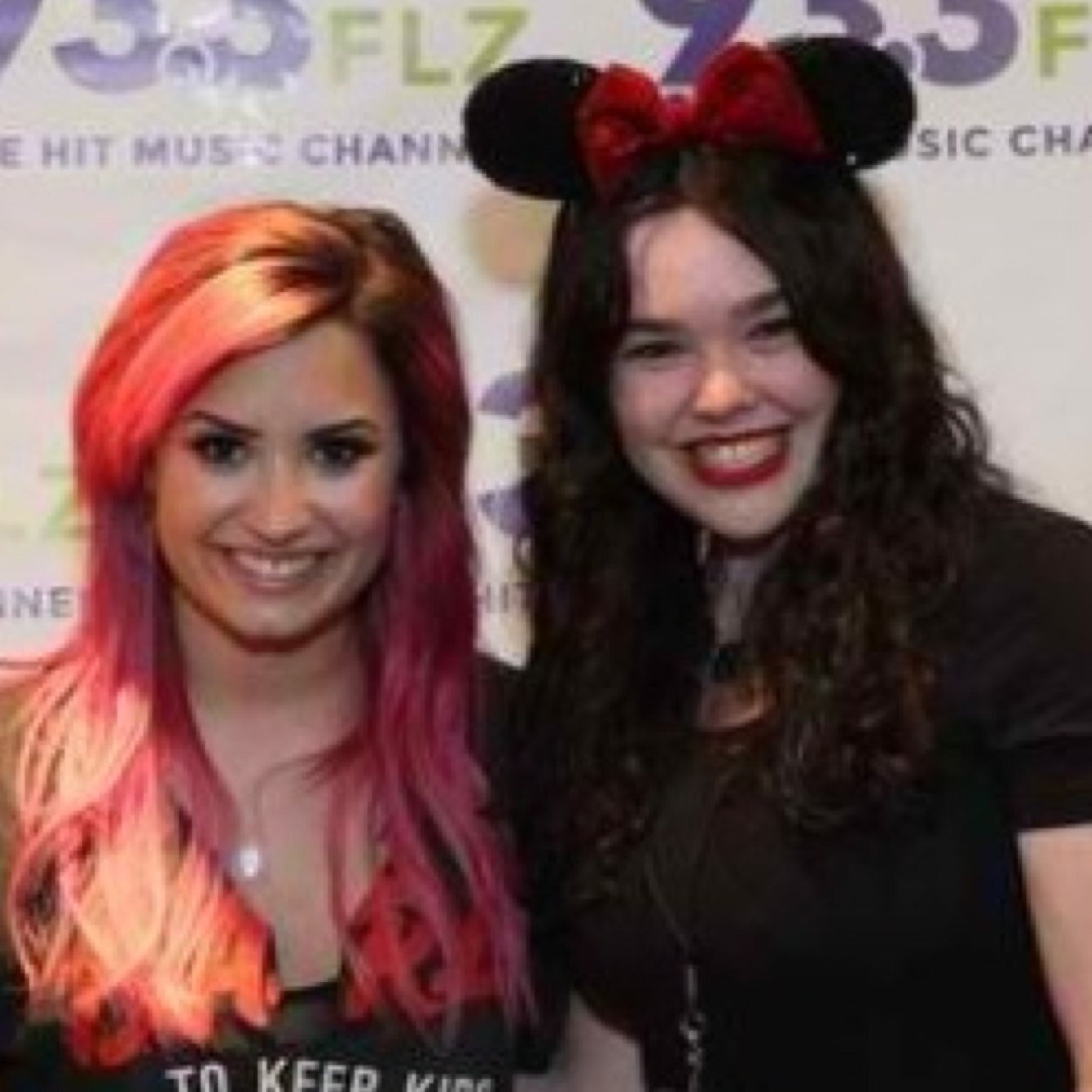 Official Twitter for Demi Style Source, your #1 source for Demi Lovato's style, and site for Demi Lovato inspired bracelets