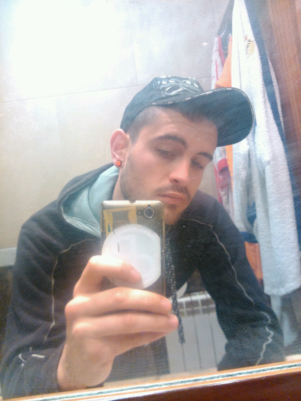 Cuando buscas el bien,todo sale mal,cuando buscas el mal todo sale bn,sé tu mismo y saldran cómo tienen k salir