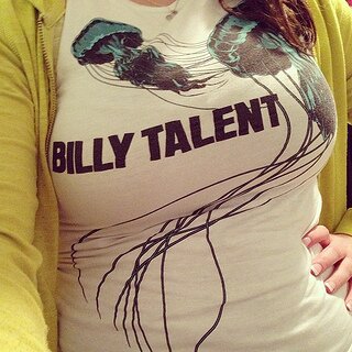 asslluvia218's profile picture. La vida es una perra, te escupe, te pega te miente, pero lo que mas duele es que nunca te diga que lo siente.