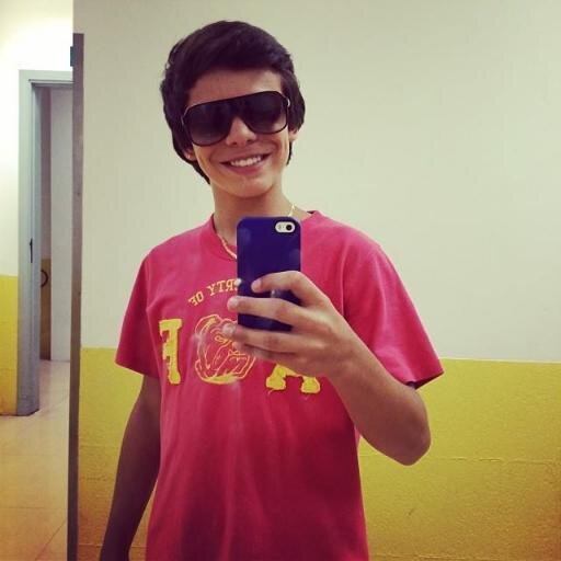 → Euu queroo.
 Euu PossO.
 Euu coonsiigO ←
 ●๋• Siimplees αssiim ~
 Twittando até o fim! :p