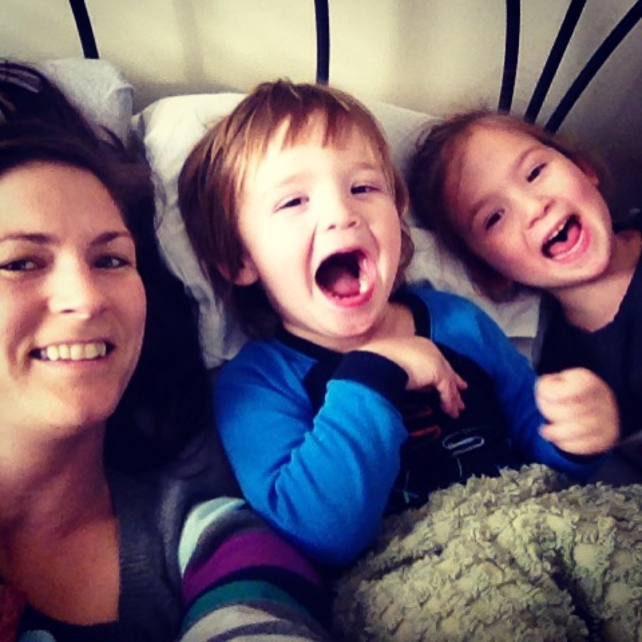 A stay at home mom, i have three children , 2 girls and one boy (14,4 and 2)