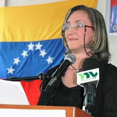 Yaracuyana, egresada de la UCLA, esposa, madre, amante de mi país Venezuela y de Yaracuy, trabajando por un Cambio para Todos