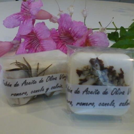 Jabones exclusivos para la higiene personal elaborados con aceite de oliva virgen extra andaluz. Encargos para eventos. Envíos personalizados.