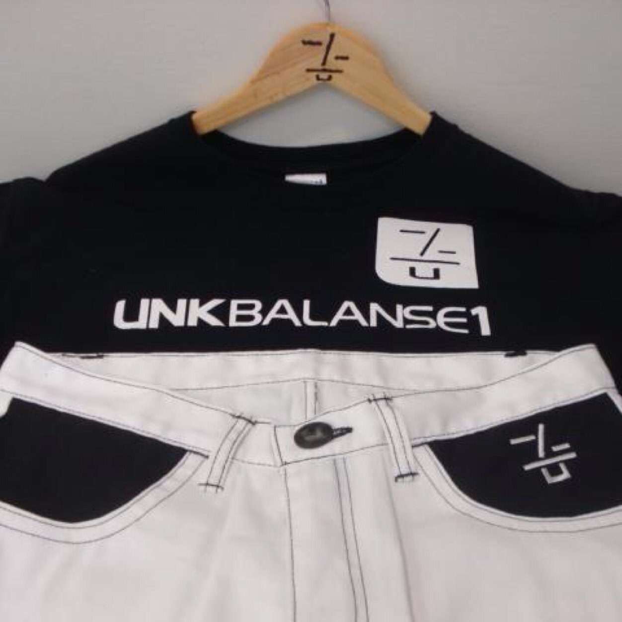 We do shipping, a local clothing company in Florida. 
Instagram/Facebook-Unkbalanse1

Unkbalanse1.orders@gmail.com