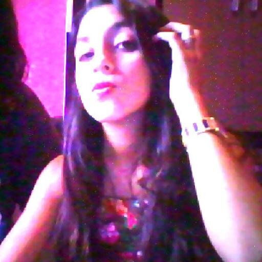 Sou uma grande baixinha de 13 anos, que felizmente é uma Belieber de ♥