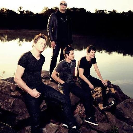 Anjos do Hanngar: Dom Marco (voz e violão), Elisandro Tatu (guitarra e vocal), Bohn Baixista (baixo) e Soneca (bateria).