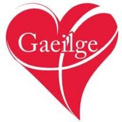 Múinteoir Gaeilge & Béarla i gColáiste Naomh Cormac, Úibh Fhailí. Is aoibhinn liom a bheith ag léamh, ag damhsa agus ag tvuíteáil.. ag an am céanna! Fáilte! :-)