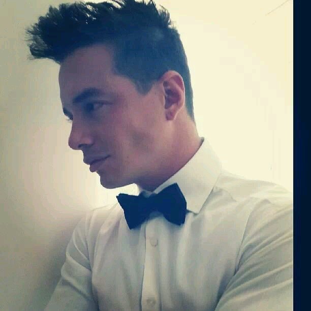 amo a @JBALVIN  es mi idolo      #la familia          (sigueme y te sigo)