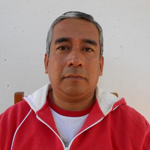 Sou um cara tranquilo, amigo daqueles que me conhecem e me aturam e cristão.