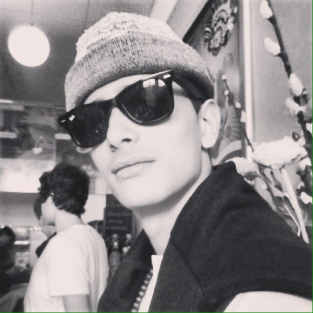 Instagram : rinor_s
