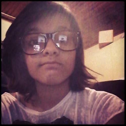 bem sou tuiteira,adoro brigadeiro,bob esponja,filme de terror,futebol,amo livros e sou directioner *-*