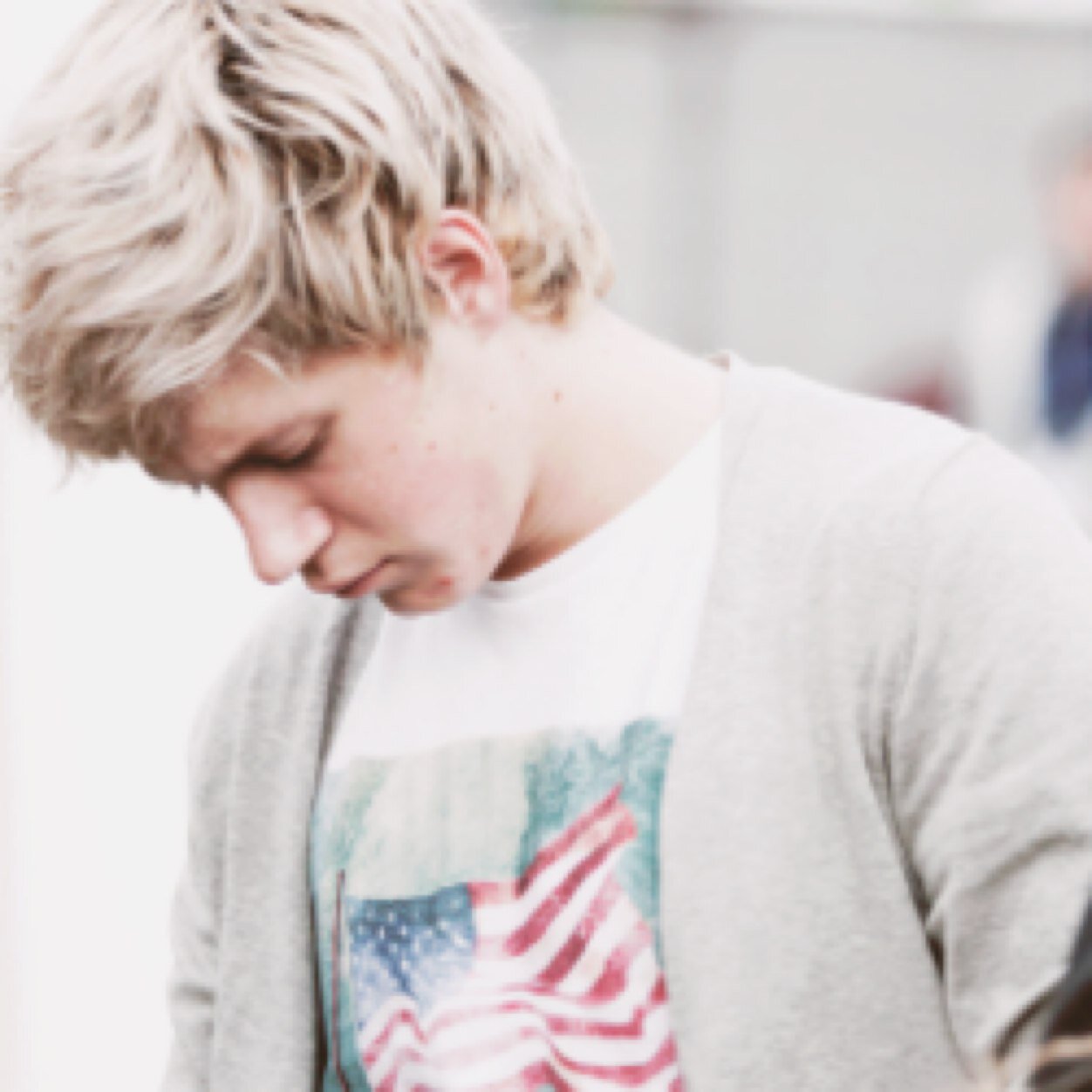 follow @uniquelyliam please ily little muffins :D