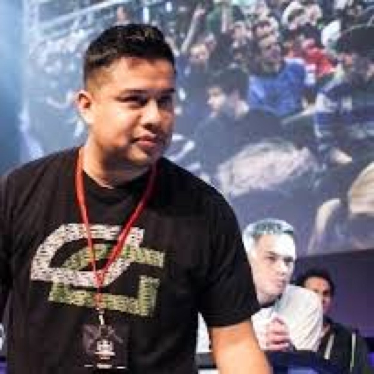 Optic hecz no1 fan, minecraft and cod addict thanks to him! Leader  of @sausage_gaming I follow 20 followers of sausage gaming per week, and 10 of this account
