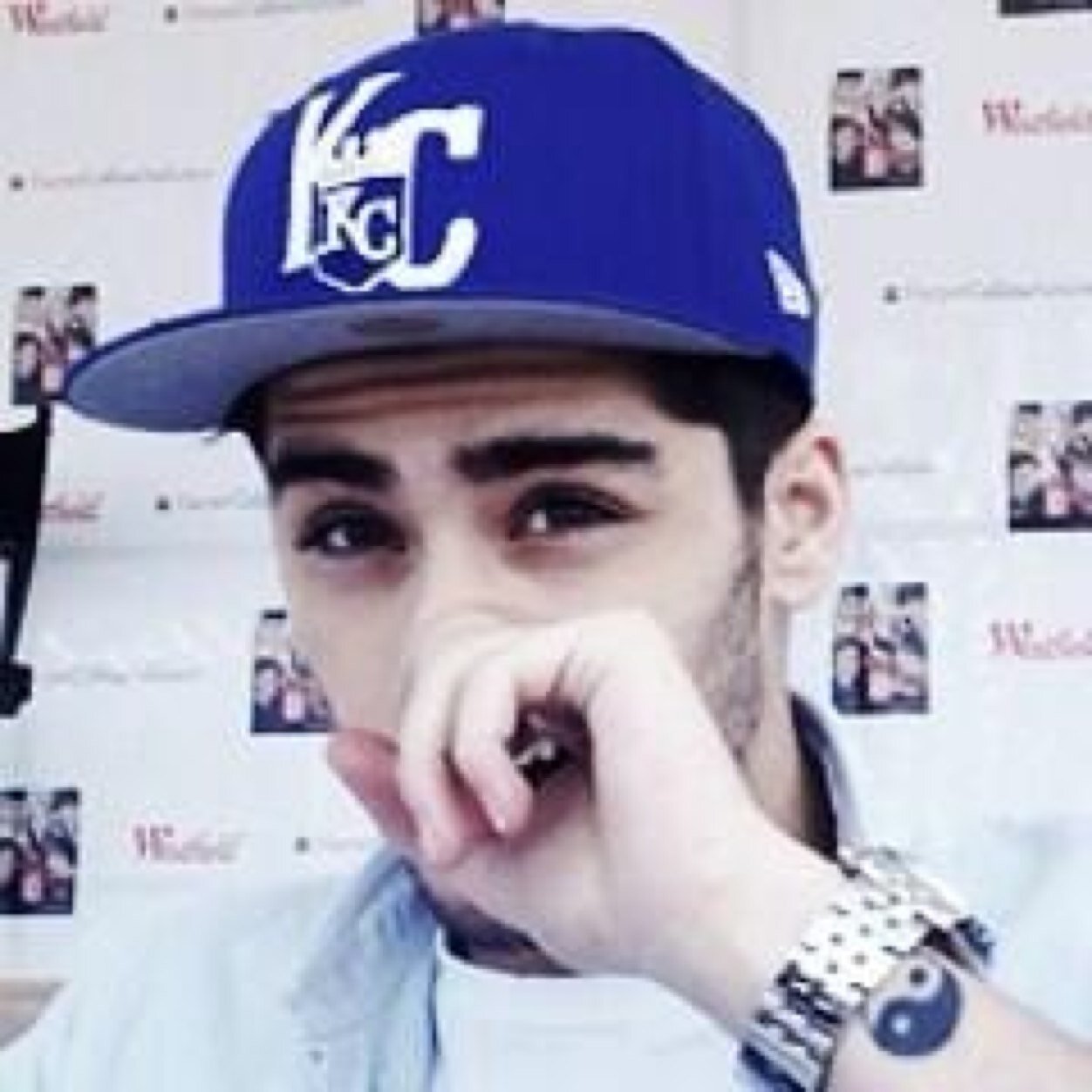 Hello follow @larrysunlight ily ok bye