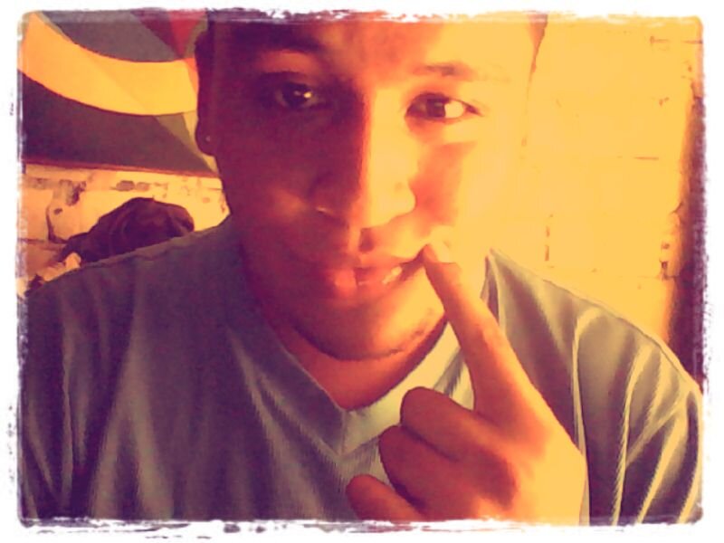 Tengo 21 años !# .. /Soy alegre y muy divertido ! *Me encanta la musica y el baile ::. Sigueme y te sigoo !!