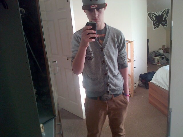 EmersonRatcliff's profile picture. Nothing better than old skool tunes on a nice night..... get on a grove and pass it down to one of ma mates! Need more followers despro! 14 from Derby...