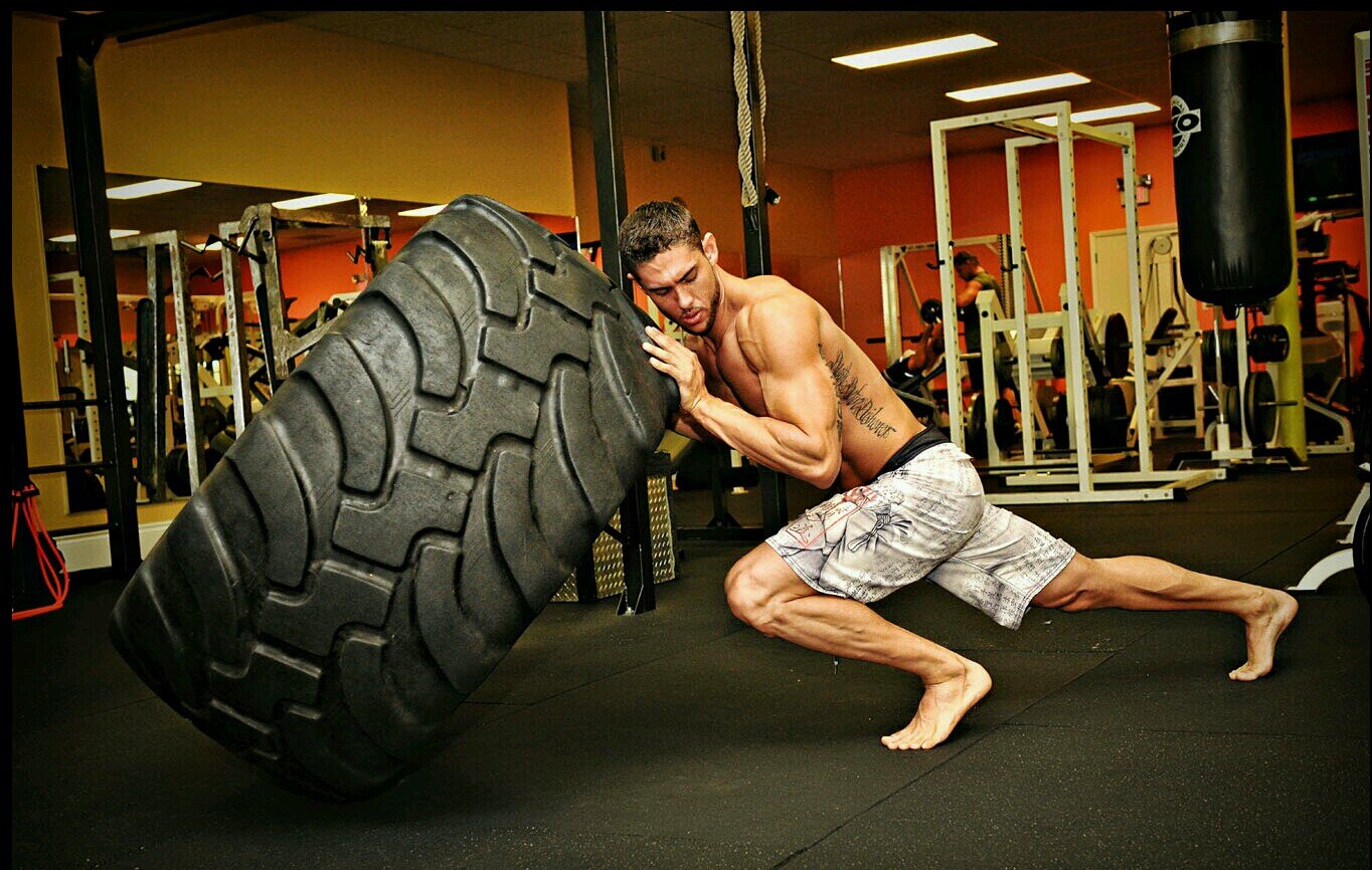 Daily motivational tweets. Don't stop until you reach your goal.