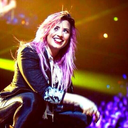 Soy
 #Lovatic & #Twilight 20/08/1992 I love you Demi † *Stay Strong* 
Love Is Louder Than The Pressure To Be Perfect :33 #Chequealo Sigueme 
& te sigo C: