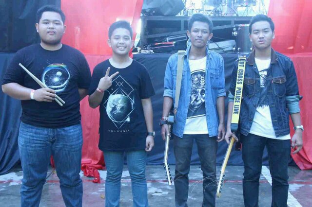 VertikalOffcl's profile picture. Saren @Syarawrrnina (voc) @rezzavgnc (guitar) Raka @rakagooner (drum) Afif @irsyadafif (guitar) Rassya @rasyapriyandira (bass) Contact Person : 082276080681