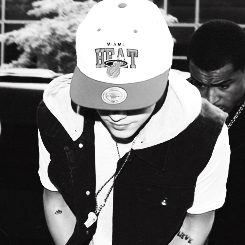 lariiDbieber's profile picture. flopado nunca mas tacador de ovos com certeza