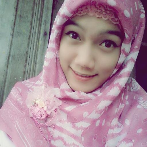 Muslimah yg belum BENAR-BENAR menjadi muslimah. Dalam proses belajar mencintai Allah dan Rasulnya. Keep Spirit, Istiqomah, PASTI BISA !!!!