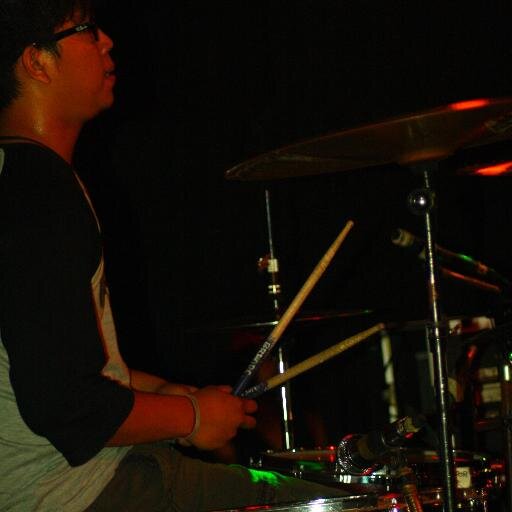 Fakulty of performing art(musik) di UKSW,,katholik resmi,,gemar sticking,drumming dan bercinta sekuat tenaga