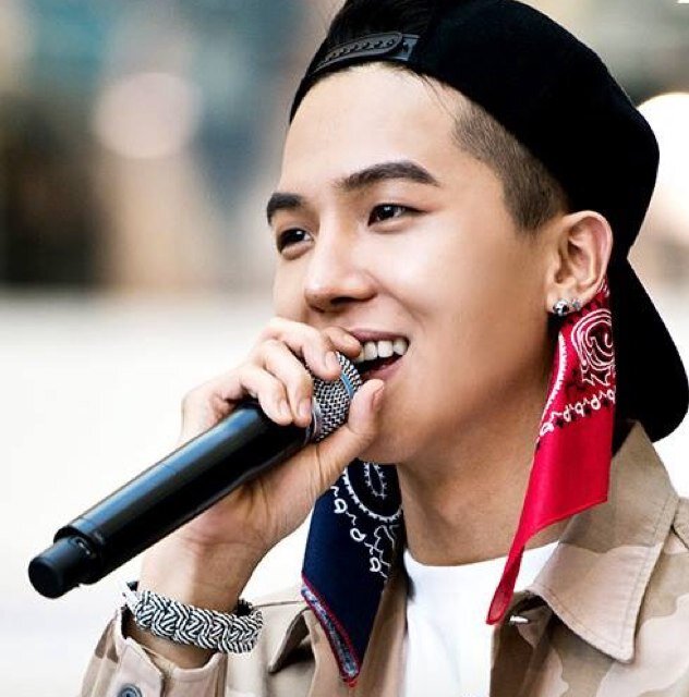 Hey eh eh eh eh เอาเสียงเปียโนออกไปและลดเบสลงหน่อยสิ คุณรู้ไหม? เวลาของผมได้เวลามาสนทนาหยอกล้อกันแล้ว I'm MINO [bot]