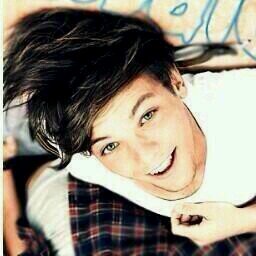 AY SO THIS IS A FREE FOLLOW SO @NotPopularry CAN REACH HER GOAL SHE FOLLOWS BACK AUTOMATICALLY SO YAY :)