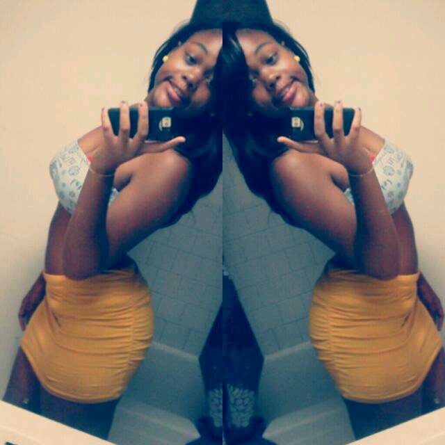 Queen_shay_1234's profile picture. Im a cute sexy girl im a freak and a nerd too im cool funny and fun to be around :) SINGLE :)