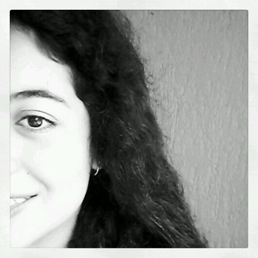 ._. Soy compositora :3 toco la guitarra, el piano, mi voz es rara y creo que iniciare de cantante♥