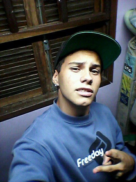 add lá no face http://t.co/3CJdcrBchD                 segue lá curtindo-o-momento.tumblr.c...