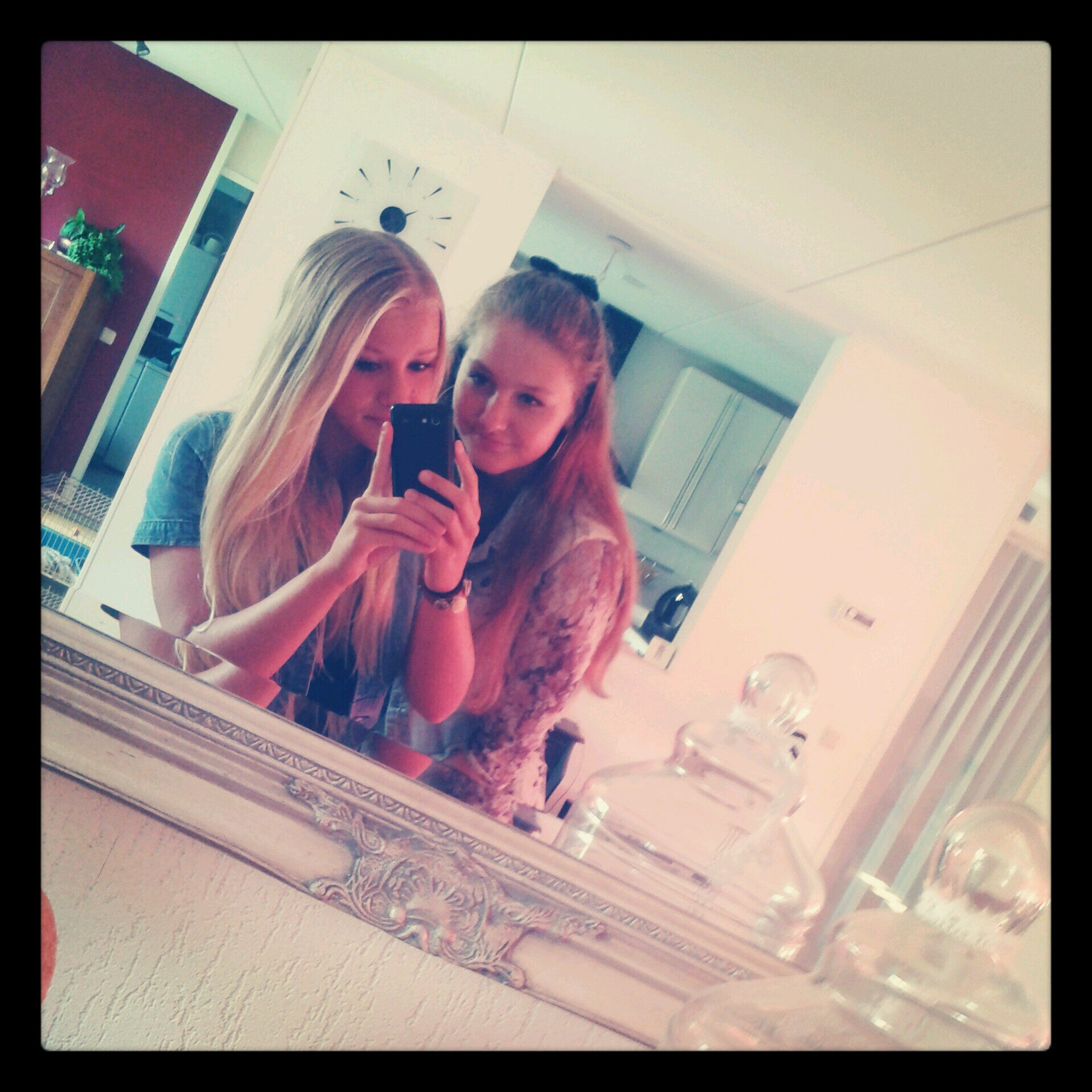 Hoi zusje, ik ben blij dat je m'n beste vriendinnetje bent, doei. || follow me on instagram; dagmarkruik