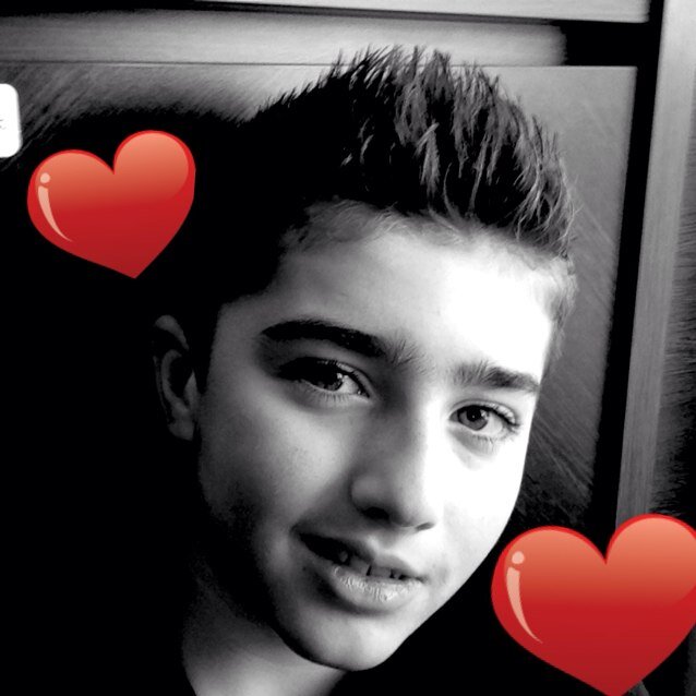 Salut tout le monde!! Abonner vous est je m'abonne a vous aller  bon geekage