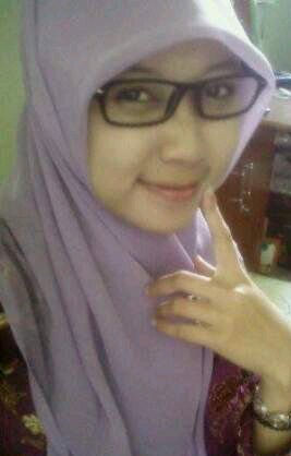 |DESSY AMALIA SAPUTRI| SHS 1 Bobotsari '09| FKIP UMP '13| Bekerja di Ponpes Daar El-Qolam 3 Pangkat, Jayanti, Tangerang '13|